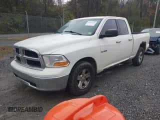 2009 Dodge 1500 SLT z VIN 1D3HB18P59S802038, wystawiony jako IAAI lot #43507659 z przebiegiem 379 475 mil mil oraz . Historia ofert i sprzedaży dostępna na DreamBid. Obrazek 2.