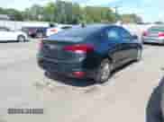 2019 Hyundai Elantra Value Edition z VIN 5NPD84LF3KH415840, wystawiony jako IAAI lot #43376034 z przebiegiem 157 855 mil mil oraz . Historia ofert i sprzedaży dostępna na DreamBid. Obrazek 4.