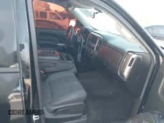 2018 Chevrolet Silverado 1500 LT z VIN 3GCPCREC5JG386053, wystawiony jako IAAI lot #43505435 z przebiegiem 131 243 mil mil oraz . Historia ofert i sprzedaży dostępna na DreamBid. Obrazek 5.