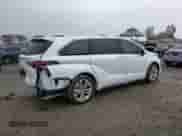 2024 Toyota Sienna Platinum с VIN 5TDERKEC5RS220903, выставлен на аукционе Copart как лот 48811305 с пробегом 20 107 миль миль и Списание • Salvage title. История ставок и продаж доступна на DreamBid. Изображение 3.