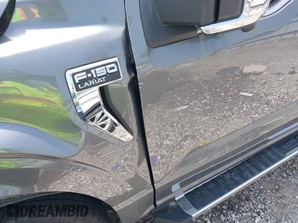 2024 Ford F-150 Lariat z VIN 1FTFW5L57RFB58262, wystawiony jako IAAI lot #42255702 z przebiegiem 4 763 mil mil oraz . Historia ofert i sprzedaży dostępna na DreamBid. Obrazek 17.