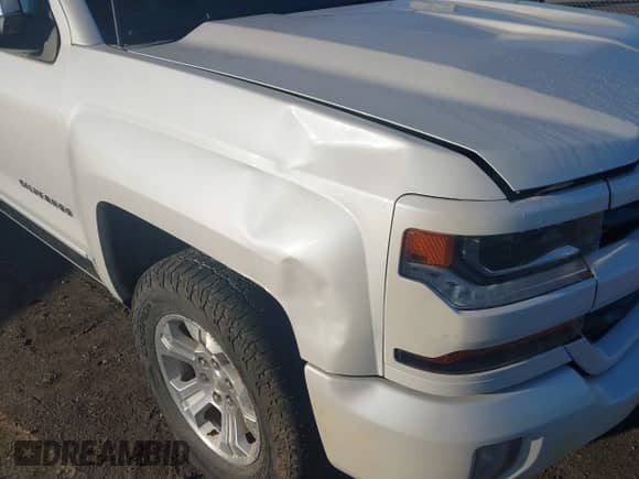 2016 Chevrolet Silverado 1500 LT z VIN 3GCUKREC5GG276375, wystawiony jako IAAI lot #43577857 z przebiegiem 125 238 mil mil oraz . Historia ofert i sprzedaży dostępna na DreamBid. Obrazek 6.