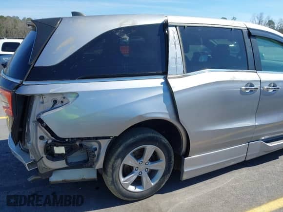 2019 Honda Odyssey EX-L with VIN 5FNRL6H73KB073550, listed as a IAAI auction lot 41666490 with 40,518 mi miles and . Bid and sale history available at DreamBid. Image 18.