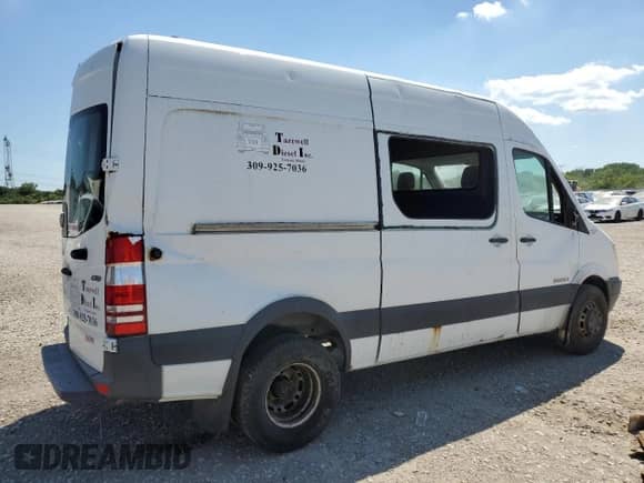 2008 Dodge Sprinter with VIN WD0PF045985274774, listed as a Copart auction lot 60526725 with 152,206 mi miles and Salvage title. Bid and sale history available at DreamBid. Image 3.