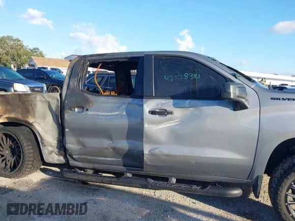 2024 Chevrolet Silverado 1500 Custom с VIN 1GCPABEK9RZ127565, выставлен на аукционе IAAI как лот 42464495 с пробегом Не указан миль и . История ставок и продаж доступна на DreamBid. Изображение 6.