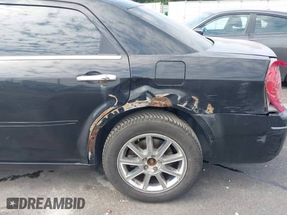 2010 Chrysler 300 Touring Signature с VIN 2C3CK5CV2AH109007, выставлен на аукционе IAAI как лот 43101693 с пробегом 186 029 миль миль и . История ставок и продаж доступна на DreamBid. Изображение 6.