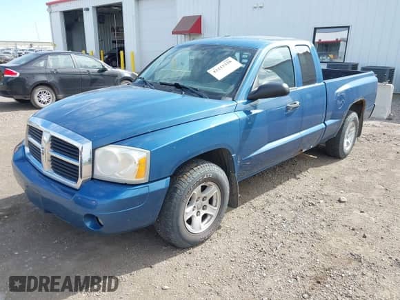 2006 Dodge Dakota SLT с VIN 1D7HE42K96S702704, выставлен на аукционе IAAI как лот 43215328 с пробегом 160 586 миль миль и . История ставок и продаж доступна на DreamBid. Изображение 2.