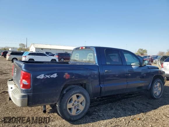 2006 Dodge Dakota SLT z VIN 1D7HW48N86S645670, wystawiony jako Copart lot #77835714 z przebiegiem 92 224 mil mil oraz Szkoda całkowita • Salvage title. Historia ofert i sprzedaży dostępna na DreamBid. Obrazek 3.
