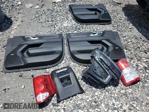 2022 Chevrolet Suburban LT z VIN 1GNSCCKD0NR342513, wystawiony jako Copart lot #64694265 z przebiegiem 73 079 mil mil oraz Szkoda całkowita • Salvage title. Historia ofert i sprzedaży dostępna na DreamBid. Obrazek 13.