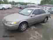 1997 Toyota Camry LE z VIN 4T1BF22K9VU027811, wystawiony jako IAAI lot #42314577 z przebiegiem 216 255 mil mil oraz . Historia ofert i sprzedaży dostępna na DreamBid. Obrazek 17.