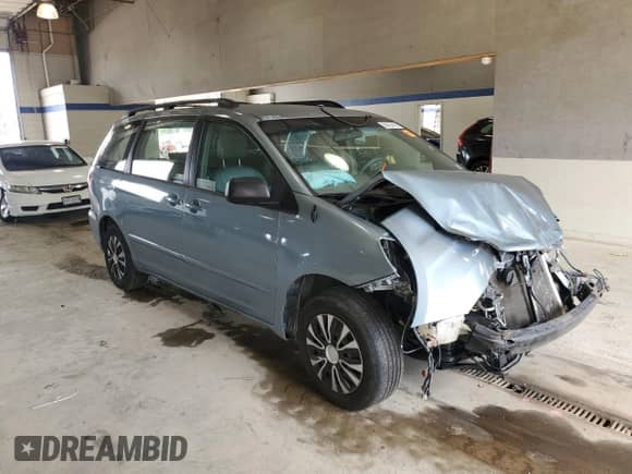 2010 Toyota Sienna CE z VIN 5TDKK4CC0AS341428, wystawiony jako Copart lot #84025485 z przebiegiem Nie podano mil oraz Szkoda całkowita • Salvage title. Historia ofert i sprzedaży dostępna na DreamBid. Obrazek 4.