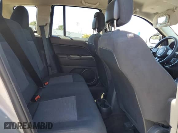 2014 Jeep Compass Sport с VIN 1C4NJDBB5ED926838, выставлен на аукционе Copart как лот 65840365 с пробегом 100 398 миль миль и Списание • Salvage title. История ставок и продаж доступна на DreamBid. Изображение 10.