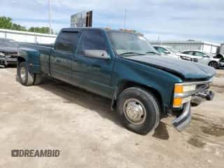 1997 Chevrolet Silverado 3500 z VIN 1GCHC33J1VF013991, wystawiony jako Copart lot #56521345 z przebiegiem 151 189 mil mil oraz Szkoda całkowita • Salvage title. Historia ofert i sprzedaży dostępna na DreamBid. Obrazek 4.