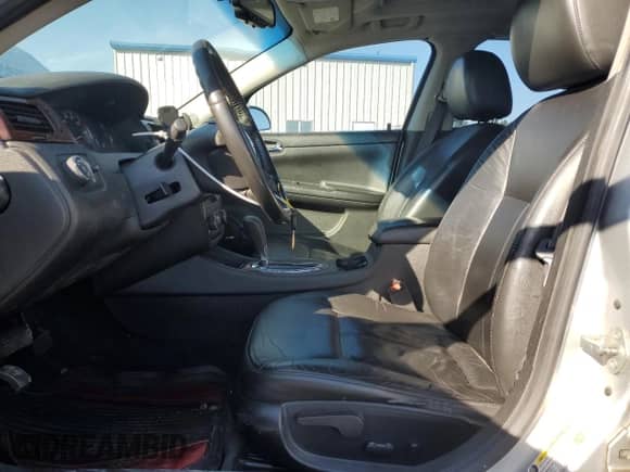 2011 Chevrolet Impala LTZ z VIN 2G1WC5EM7B1196898, wystawiony jako Copart lot #81767745 z przebiegiem 167 104 mil mil oraz Szkoda całkowita • Salvage title. Historia ofert i sprzedaży dostępna na DreamBid. Obrazek 7.