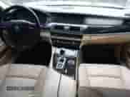 2013 BMW 5 Series 528i z VIN WBAXG5C5XDDY31869, wystawiony jako IAAI lot #43568103 z przebiegiem 146 188 mil mil oraz . Historia ofert i sprzedaży dostępna na DreamBid. Obrazek 5.