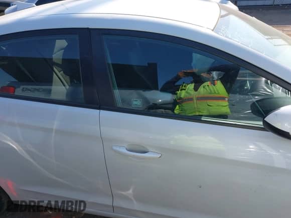 2020 Hyundai Elantra SEL z VIN 5NPD84LFXLH570547, wystawiony jako IAAI lot #43073540 z przebiegiem 146 527 mil mil oraz . Historia ofert i sprzedaży dostępna na DreamBid. Obrazek 14.