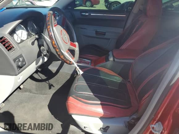 2007 Chrysler 300 C z VIN 2C3KA63H77H813579, wystawiony jako Copart lot #84044905 z przebiegiem 212 751 mil mil oraz Szkoda całkowita • Salvage title. Historia ofert i sprzedaży dostępna na DreamBid. Obrazek 7.