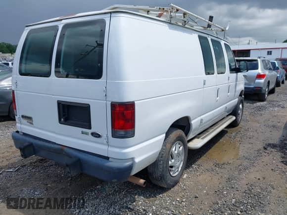 2012 Ford Econoline Cargo Recreational z VIN 1FTNE2EW9CDB05469, wystawiony jako IAAI lot #42473914 z przebiegiem 162 920 mil mil oraz . Historia ofert i sprzedaży dostępna na DreamBid. Obrazek 4.