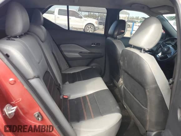 2022 Nissan Kicks SR z VIN 3N1CP5DV6NL495376, wystawiony jako Copart lot #86143645 z przebiegiem 83 796 mil mil oraz Czysty tytuł • Clean title. Historia ofert i sprzedaży dostępna na DreamBid. Obrazek 10.