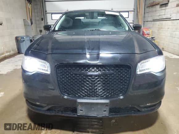 2018 Chrysler 300 Touring с VIN 2C3CCARG4JH292277, выставлен на аукционе Copart как лот 60992355 с пробегом 105 908 миль миль и Списание • Salvage title. История ставок и продаж доступна на DreamBid. Изображение 5.