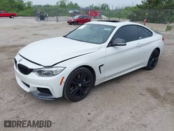 2014 BMW 4 Series 435i xDrive z VIN WBA3R5C56EK187339, wystawiony jako IAAI lot #42499380 z przebiegiem 126 895 mil mil oraz . Historia ofert i sprzedaży dostępna na DreamBid. Obrazek 19.