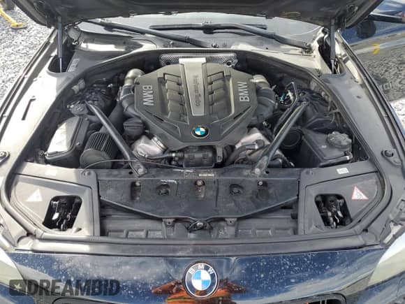 2012 BMW 5 Series 550i с VIN WBAFR9C55CDX79367, выставлен на аукционе Copart как лот 85343725 с пробегом 203 547 миль миль и Списание • Salvage title. История ставок и продаж доступна на DreamBid. Изображение 11.