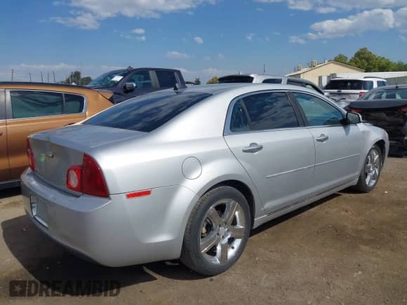 2012 Chevrolet Malibu 1LT z VIN 1G1ZC5E09CF301185, wystawiony jako IAAI lot #43294515 z przebiegiem 136 962 mil mil oraz . Historia ofert i sprzedaży dostępna na DreamBid. Obrazek 4.