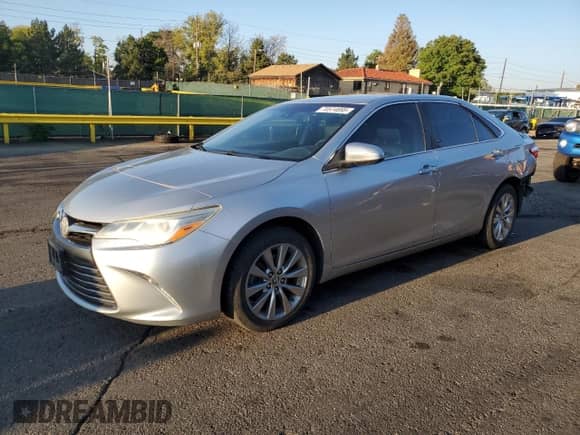 2015 Toyota Camry XSE z VIN 4T1BK1FK1FU557210, wystawiony jako Copart lot #70574695 z przebiegiem 88 674 mil mil oraz Szkoda całkowita • Salvage title. Historia ofert i sprzedaży dostępna na DreamBid. Obrazek 1.