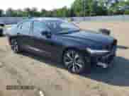 2022 Volvo S60 Momentum z VIN 7JRL12TZ1NG160968, wystawiony jako Copart lot #68305475 z przebiegiem 34 951 mil mil oraz Szkoda całkowita • Salvage title. Historia ofert i sprzedaży dostępna na DreamBid. Obrazek 4.