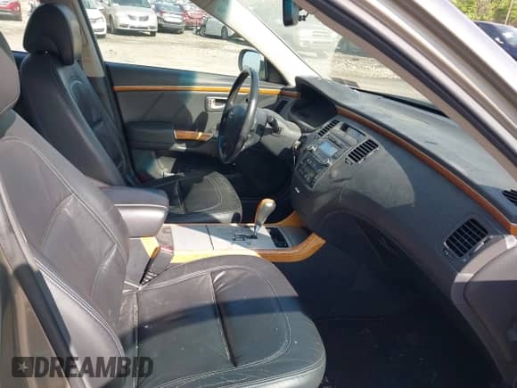 2008 Hyundai Azera Limited z VIN KMHFC46F68A333650, wystawiony jako IAAI lot #42224987 z przebiegiem 105 229 mil mil oraz . Historia ofert i sprzedaży dostępna na DreamBid. Obrazek 5.