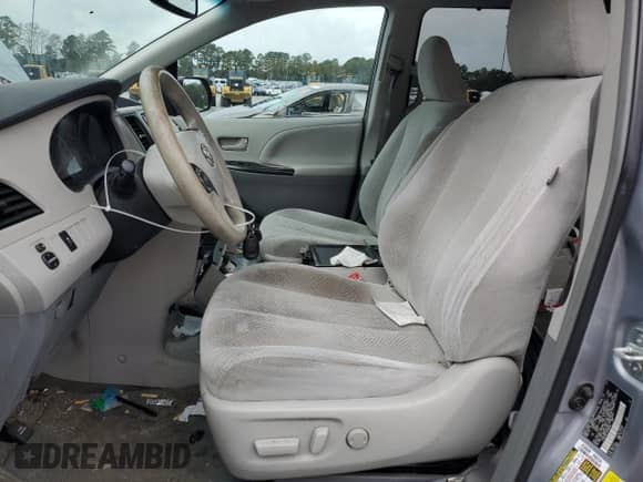 2013 Toyota Sienna LE AAS с VIN 5TDKK3DC1DS389260, выставлен на аукционе Copart как лот 84807565 с пробегом 238 792 миль миль и Списание • Salvage title. История ставок и продаж доступна на DreamBid. Изображение 7.