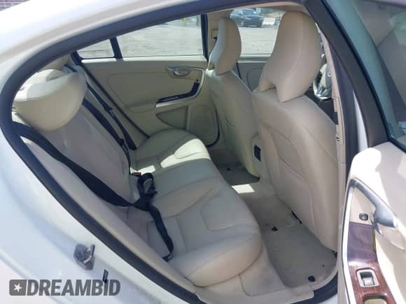 2016 Volvo S60 T5 Drive-E Premier z VIN YV126MFK3G2392567, wystawiony jako IAAI lot #42731679 z przebiegiem 91 321 mil mil oraz . Historia ofert i sprzedaży dostępna na DreamBid. Obrazek 8.
