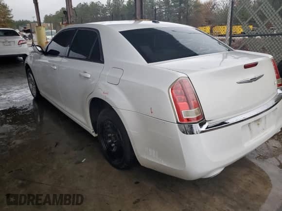 2011 Chrysler 300 с VIN 2C3CA4CG7BH526350, выставлен на аукционе Copart как лот 84031134 с пробегом 216 322 миль миль и Списание • Salvage title. История ставок и продаж доступна на DreamBid. Изображение 2.