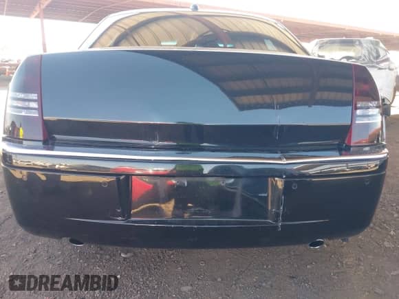 2005 Chrysler 300 C with VIN 2C3AA63H65H133424, listed as a IAAI auction lot 43217072 with 265,152 mi miles and . Bid and sale history available at DreamBid. Image 6.