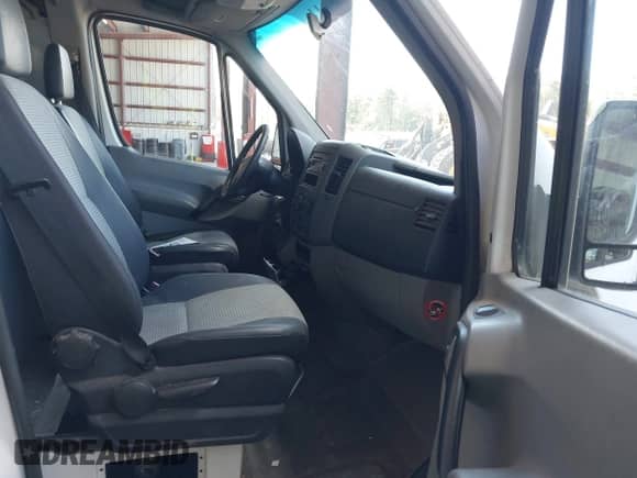 2008 Dodge Sprinter с VIN WD0PE745685285713, выставлен на аукционе IAAI как лот 42263341 с пробегом 287 964 миль миль и . История ставок и продаж доступна на DreamBid. Изображение 5.