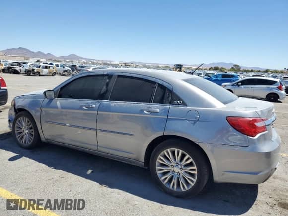 2014 Chrysler 200 Touring с VIN 1C3CCBBG4EN131621, выставлен на аукционе Copart как лот 69402355 с пробегом 84 749 миль миль и Списание • Salvage title. История ставок и продаж доступна на DreamBid. Изображение 2.