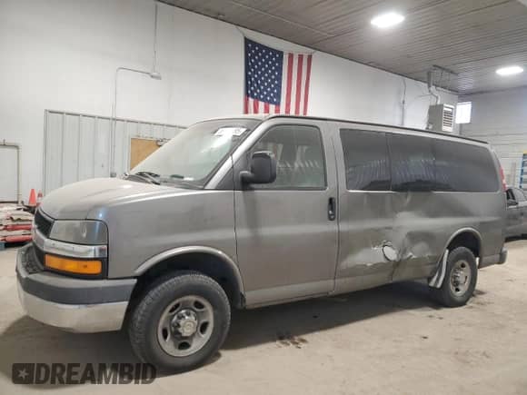 2009 Chevrolet Express Passenger с VIN 1GAGG25K691140635, выставлен на аукционе Copart как лот 88503195 с пробегом 144 026 миль миль и Списание • Salvage title. История ставок и продаж доступна на DreamBid. Изображение 1.
