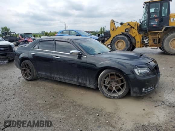 2014 Chrysler 300 C z VIN 2C3CCAET4EH185223, wystawiony jako Copart lot #69456005 z przebiegiem 58 961 mil mil oraz Szkoda całkowita • Salvage title. Historia ofert i sprzedaży dostępna na DreamBid. Obrazek 4.