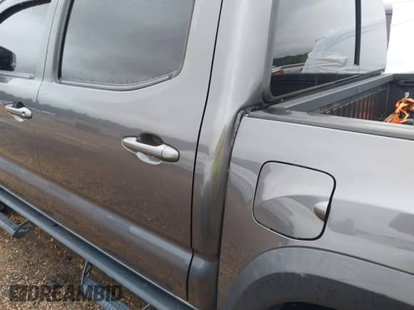 2020 Toyota Tacoma SR5 with VIN 5TFCZ5AN4LX237581, listed as a IAAI auction lot 43191708 with 126,946 mi miles and . Bid and sale history available at DreamBid. Image 19.