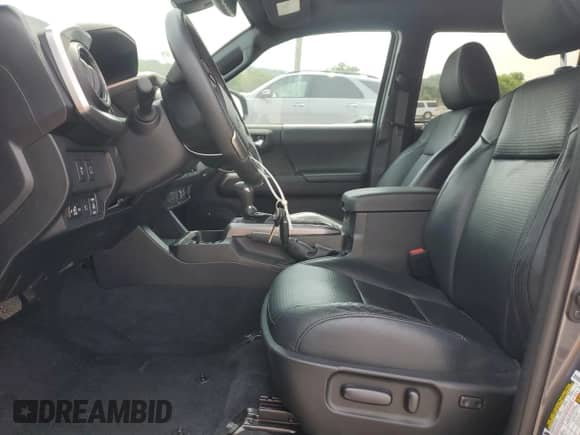 2021 Toyota Tacoma Limited with VIN 3TYGZ5AN8MT017633, listed as a Copart auction lot 60563795 with 38,017 mi miles and Salvage title. Bid and sale history available at DreamBid. Image 7.