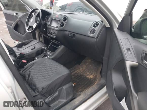 2010 Volkswagen Tiguan SE с VIN WVGBV7AX7AW510970, выставлен на аукционе IAAI как лот 43451666 с пробегом 146 651 миль миль и . История ставок и продаж доступна на DreamBid. Изображение 5.