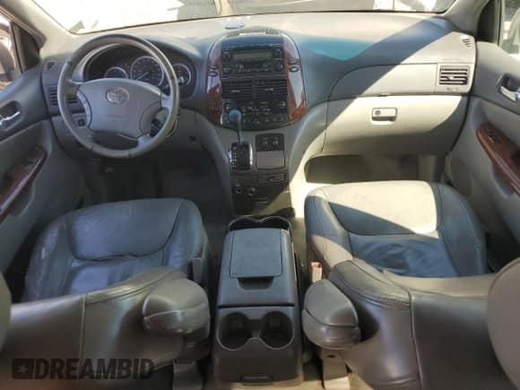 2004 Toyota Sienna XLE z VIN 5TDZA22C54S115784, wystawiony jako Copart lot #82240335 z przebiegiem 277 943 mil mil oraz Szkoda całkowita • Salvage title. Historia ofert i sprzedaży dostępna na DreamBid. Obrazek 8.