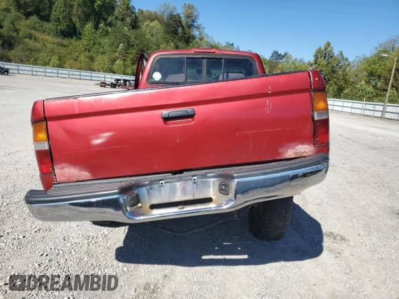 1996 Toyota Tacoma z VIN 4TAPM62N7TZ136944, wystawiony jako Copart lot #82388415 z przebiegiem 203 425 mil mil oraz Szkoda całkowita • Salvage title. Historia ofert i sprzedaży dostępna na DreamBid. Obrazek 6.