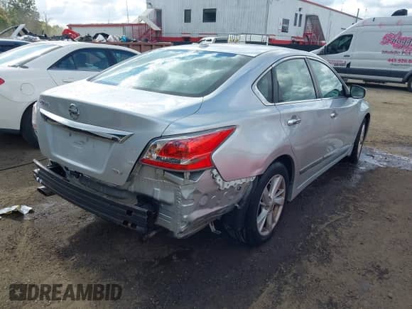 2015 Nissan Altima S z VIN 1N4AL3AP1FC186086, wystawiony jako IAAI lot #43347933 z przebiegiem 143 688 mil mil oraz . Historia ofert i sprzedaży dostępna na DreamBid. Obrazek 4.