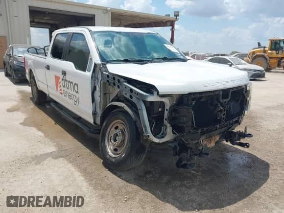 2018 Ford F-250 XL z VIN 1FT7W2A60JEB71072, wystawiony jako IAAI lot #42613228 z przebiegiem 134 180 mil mil oraz . Historia ofert i sprzedaży dostępna na DreamBid. Obrazek 1.