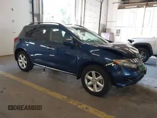 2009 Nissan Murano S z VIN JN8AZ18W09W200304, wystawiony jako IAAI lot #43273591 z przebiegiem 153 851 mil mil oraz . Historia ofert i sprzedaży dostępna na DreamBid. Obrazek 1.