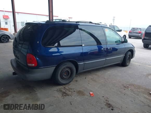 2000 Dodge Grand Caravan with VIN 1B4GP54G2YB643638, listed as a IAAI auction lot 42537726 with Not provided miles and . Bid and sale history available at DreamBid. Image 4.