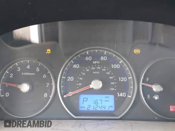 2010 Hyundai Santa Fe Limited z VIN 5NMSKDAG1AH337252, wystawiony jako IAAI lot #42519701 z przebiegiem 212 441 mil mil oraz . Historia ofert i sprzedaży dostępna na DreamBid. Obrazek 7.