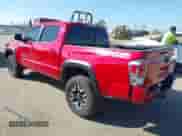2021 Toyota Tacoma SR z VIN 5TFCZ5AN0MX262902, wystawiony jako IAAI lot #43535009 z przebiegiem 70 926 mil mil oraz . Historia ofert i sprzedaży dostępna na DreamBid. Obrazek 3.