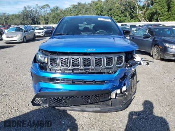 2025 Jeep Compass Sport with VIN 3C4NJDAN1ST540693, listed as a Copart auction lot 81114245 with 2,813 mi miles and Salvage title. Bid and sale history available at DreamBid. Image 5.